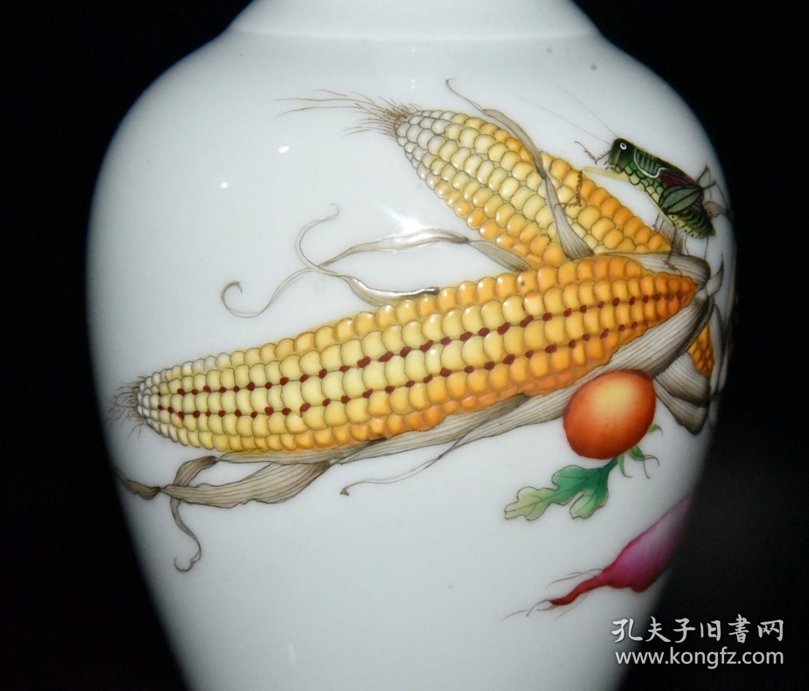 清雍正郎世宁珐琅彩玉米昆虫果蔬纹瓶一对【 19.8x9cm 】