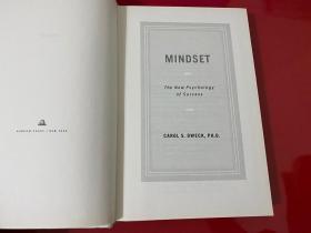 Mindset:：The New Psychology of Success（外文原版：看见成长的自己，精装，2006版，边角磨损，无护封）