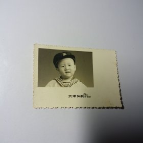 老照片–戴军帽的可爱小男孩（1975年9月）