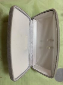 【海外回流  vintage中古】回流中古首饰盒  小年份  很实用  细节可见   仔细看好图片，尺寸如图，有瑕疵，介意勿拍，谨慎下单！出售不退！偏远地区邮费联系客服另算！