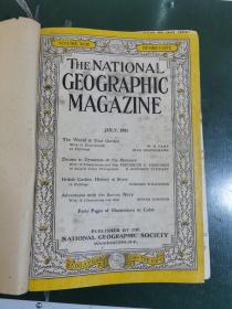 外文版，国民地理学的杂志，民国时期1947年发行 内有图片，版画，插图特别丰富，六期合订本大 厚本16开合售！此杂志稀少，是藏品！