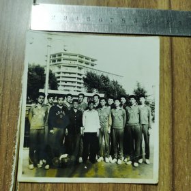 七十年代大连工学院篮球队合影照片