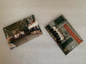 老照片 上世纪80-90年代 工具科 革命歌曲演唱会 在工厂车间表演 厂领导开心鼓掌 共二枚 女士套装 白衬衫黑裙 肉丝袜 黑高跟鞋 女生高挑贤惠端庄靓丽 美品 罕见 大稀缺品