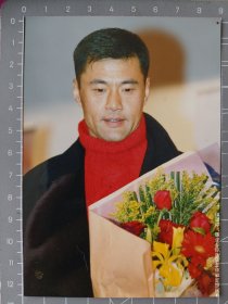 于荣光Ringo Yu照片21张合售，均是大嘴鳄鱼当代歌坛杂志社原版5寸老照片，实物拍摄有现货，要了可以直接下单。 抽屉15-1-028