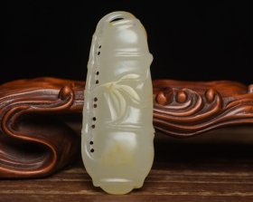 和田玉节节高升 规格: 7.0×2.8×1.1厘米，重 33克。 玉质温润细腻，沁色自然，刀功老道，皮壳包浆一流，雕刻生动，线条流畅，品相完美！