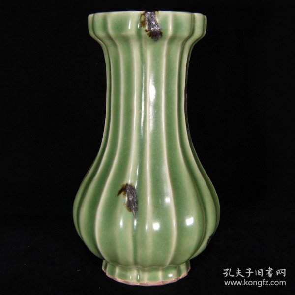 龙泉瓜棱瓶，22.5×13厘米