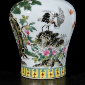 清雍正珐琅彩花鸟松鹤延年纹摇铃尊一对；25x11厘米