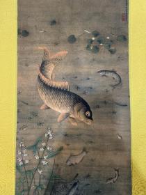 小画片 鱼
材质：宣纸
装表尺寸：53*32/cm
画芯尺寸：44.5*24/cm
手工测量略有误差
备注：因手机和光线问题，图片之间会有色差