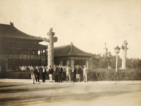 民国北京风景老照片国耻日一群文人在北平图书馆合影(角度独特，拍摄时间特殊)