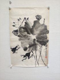 董小明，1948年生于香港。毕业于浙江美术学院（现中国美术学院）版画系。曾任中国美术家协会书记处书记、全国美展总评审、深圳国际水墨双年展执行主席等职，现为中国美术家协会理事、中国画学会副会长、深圳文联名誉主席、深圳画院名誉院长、国家一级美术师、中国国家画院研究员。三十余年来，董小明致力于传统中国画革新的理论探索和创作实践，是提出具有开创性的“城市山水画”和“都市水墨课题”的学科带头人。