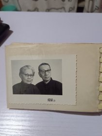 黑白影集一册（有一枚七十年代中国驻罗马尼亚首都布加勒斯特大使馆留影，为保证资料的要完整性，整册出售）