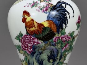 清雍正珐琅彩大吉大利鸡趣纹梅瓶 32/21