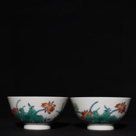 旧藏清代雍正斗彩荷花杯一对高4.3cm.宽8.5cm.