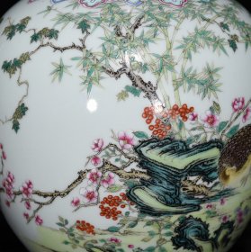 清乾隆粉彩安居乐业纹双耳蒜头瓶尺寸33*19厘米