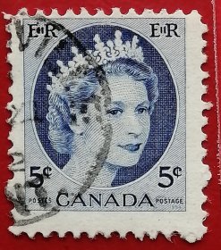 袁袁收藏加拿大邮票 1962年 1954年版再版 荧光纸 英国女王伊丽莎白二世 5-5 信销 （1926年4月21日-2022年9月8日），曾任英国女王，英联邦元首、国会最高首领，为已故英王乔治六世的长女。全称为“大不列颠及北爱尔兰联合王国以及其他领土和属地的女王、英联邦元首、JD教的保护者伊丽莎白二世”。1952年2月6日即位，是英国在位时间最长的君主。