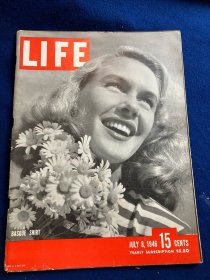 1946年7月美国生活杂志，life magazine，中国民间药剂师，中医部分介绍，上海老中医陈储，上海青帮老大黄金荣撰写对联，药王孙思邈像，虎骨及蛇虫等其它动物骨头，