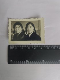 老照片 编辫儿的姐俩