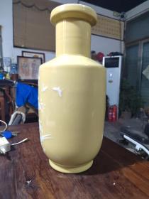 黄釉堆白瓶