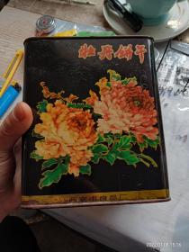 八十年代牡丹饼干铁皮盒子一个，品相看图。