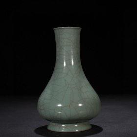 宋官窑青釉穿带瓶 23*14厘米 900