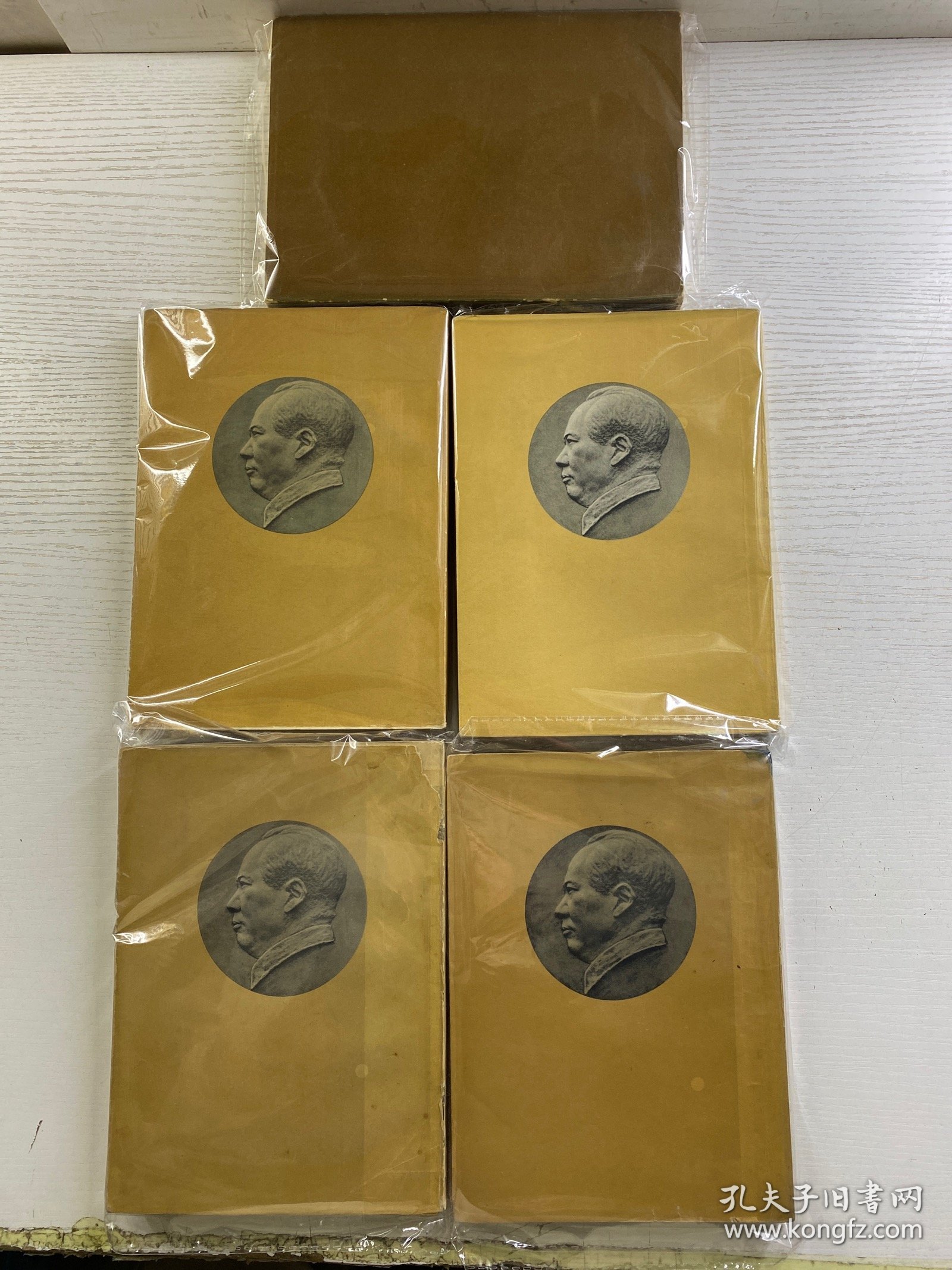毛泽东选集 全四卷（1951年北京一版一印）大开本 1951年至1960年1版1印 第一卷为北京1951年10月一版一印，第二卷1952年3月北京一版一印、第三卷1953年2月北京一版一印、第四卷1960年9月北京一版一印（竖版、现货如图）