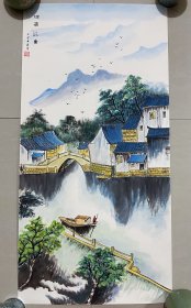 山水画，烟雨江南，半工笔半写意的画法，山东省美协吕秀华老师的大作，笔名东月，美术生导师，喜爱花鸟、山水人物、作品多次获奖，吕老师的纯手绘作品，假一赔万，正面一幅画，背面一幅画，支持第三方鉴定，吕老师的山水皴法点染，浓淡干湿焦，行云流水，树木和房屋，小船，人物的刻画非常细，很有味道。1米×50公分，3尺整张的硬卡纸作品，不用装裱了，回家可以直接装框了，家里客厅，卧室，书房，玄关，中堂都可悬挂。