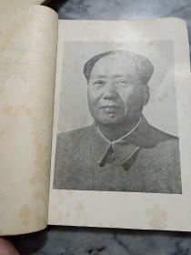 伟大的领袖和导师毛主席永远活在我们心中