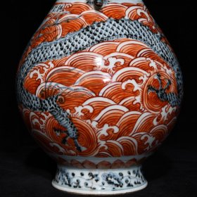 明洪武青花矾红龙纹双耳瓶