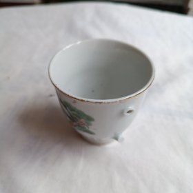 松鹤瓷茶杯(云南永胜瓷厂)杯把缺失，按图发货，介意勿拍