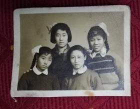 50年代、母女4人合影留念老照片