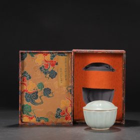旧藏 南宋 龙泉窑青釉莲瓣大盖碗