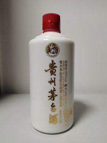 茅台酒瓶一个，豫鼎中原