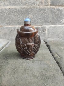 牛角鼻烟壶带雕工 完整