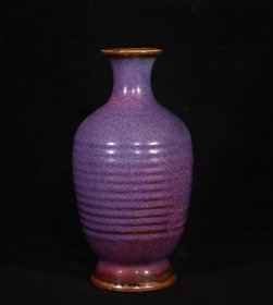 宋钧窑玫瑰紫釉炫纹瓶，高18.5×9.5厘米