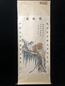 旧藏  程璋的猿猴图，
纯手绘之作，实物拍摄一物一图 ， 
总尺寸高x宽：218cmX88cm
 画芯高x宽：130cm×64cm