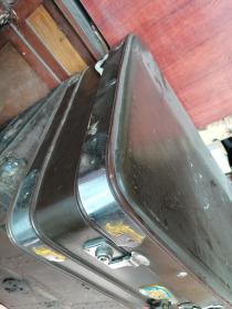 老皮龙凤牌大手提箱77*55*23厘米的，重
.如图