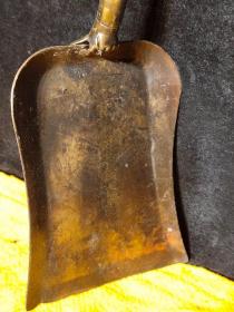 民国晚期中医用的铲药工具老铜铲，包浆厚重，皮壳自然，尺寸如图！