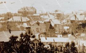 【青岛旧影】抗战时期 从观象山远眺胶澳总督府大楼建筑群及小青岛等风景 原版老照片一枚