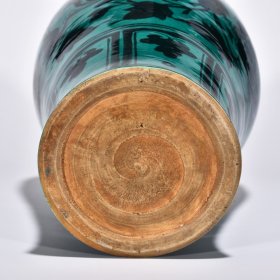 瓷器 元至正八年孔雀绿釉牡丹花卉纹梅瓶 高43厘米 宽20厘米