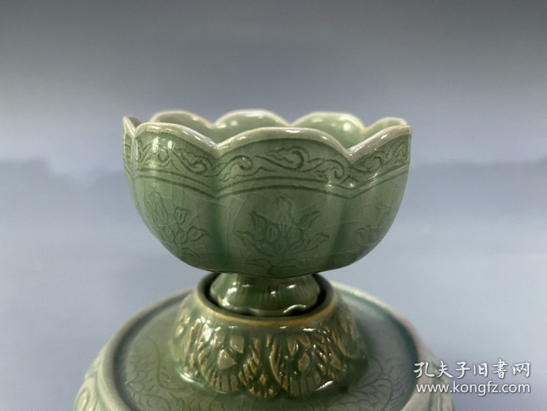 宋高丽青瓷茶盏高13厘米杯高6厘米直径8.2厘米