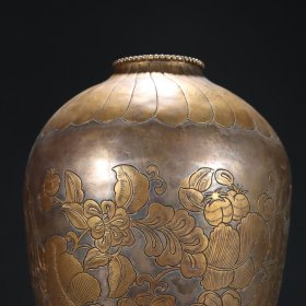 旧藏 铜鎏金花卉纹瓶一对。
规格：高18.5㎝宽12㎝单重579g