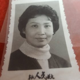 李国粹京剧旦角，京剧大师梅艳芳入室弟子。