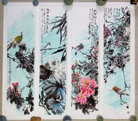花鸟条屏，清华美院秦少甫助教，山东省美协赵建龙老师，花鸟画，老师的国展作品风格，大写意画法，山东省美协会员赵建龙老师真人真迹纯手绘作品，本人承诺假一赔万，终身保真，支持第三方鉴定，带老师合影。老师的花鸟刻画非常漂亮，画的很灵动，惟妙惟肖，大写意看整个构图，三分画七分裱，装框后非常棒！。尺寸：1.38米×35公分，四尺对开的四条屏，家里客厅，沙发背景墙，书房，茶室，玄关，中堂都可悬挂。
