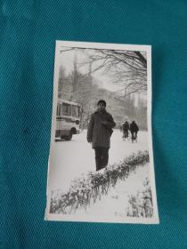 七十年代学生雪景照