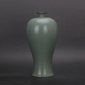 宋 汝窑青釉开片清凉寺支钉梅瓶