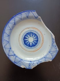 民国时期陶瓷盘子一个 青花碎瓷片