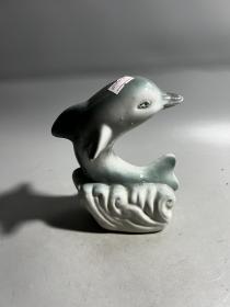 80年代左右，海豚雕塑瓷摆件