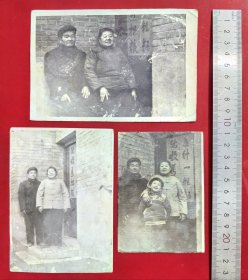 60年代初大跃进人民公社化运动时期典型老照片三张合售，有“春种一粒稻、秋收万担粮”春联标语