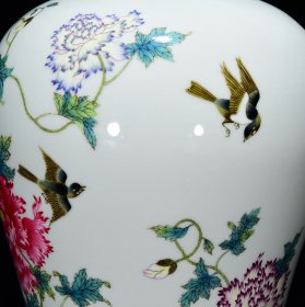 清雍正粉彩花卉纹梅瓶尺寸33*20厘米