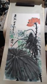 宜兴史惠明镜片，约90*40cm，保真。
史惠明，1954年出生于江苏省宜兴市芳桥，师从著名书画家储云。他是江苏省书法家协会会员，无锡市国画院特聘画师，宜兴市书法家协会副主席，以及宜兴联合画院院长。